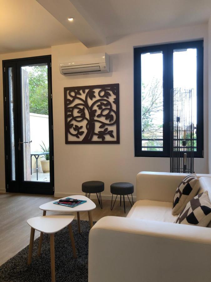 Cote Jardin Est Un Spacieux Et Lumineux T3, Entierement Renove, A 2 Pas De L'Herault Et A 10Min Du Bord De Mer Proche Du Centre Historique Et Du Fabuleux Chateau Laurens, Vous Apprecierez Le Calme De Sa Belle Terrasse Et La Vue Superbe Sur Le Jardin Agde Eksteriør bilde