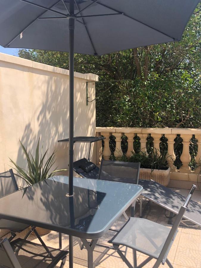 Cote Jardin Est Un Spacieux Et Lumineux T3, Entierement Renove, A 2 Pas De L'Herault Et A 10Min Du Bord De Mer Proche Du Centre Historique Et Du Fabuleux Chateau Laurens, Vous Apprecierez Le Calme De Sa Belle Terrasse Et La Vue Superbe Sur Le Jardin Agde Eksteriør bilde